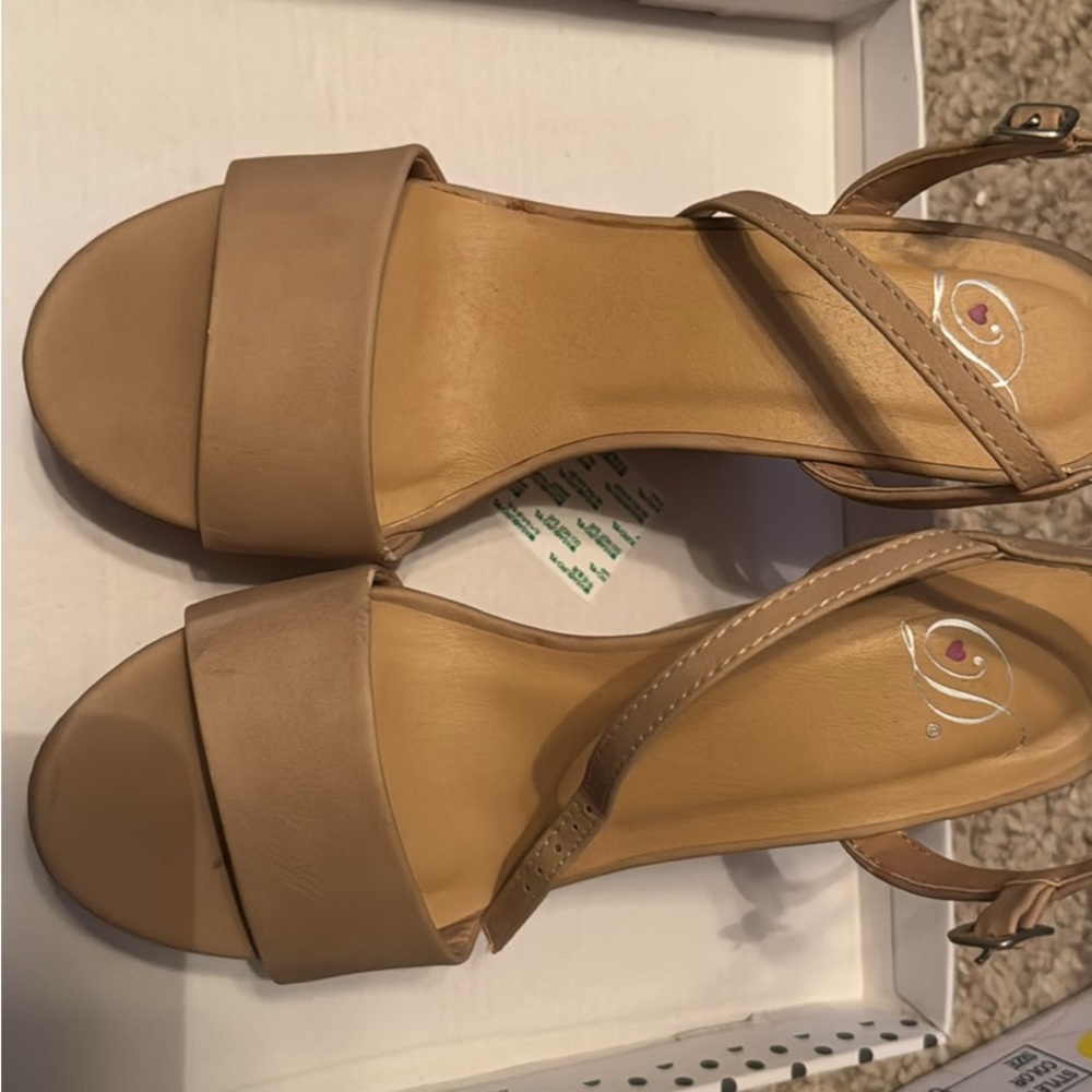 Buckle Tan Wedge Shoes Sleek and Modern